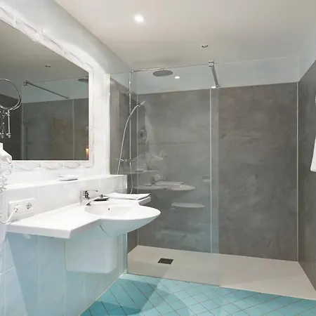 Gruber Hotel 3*